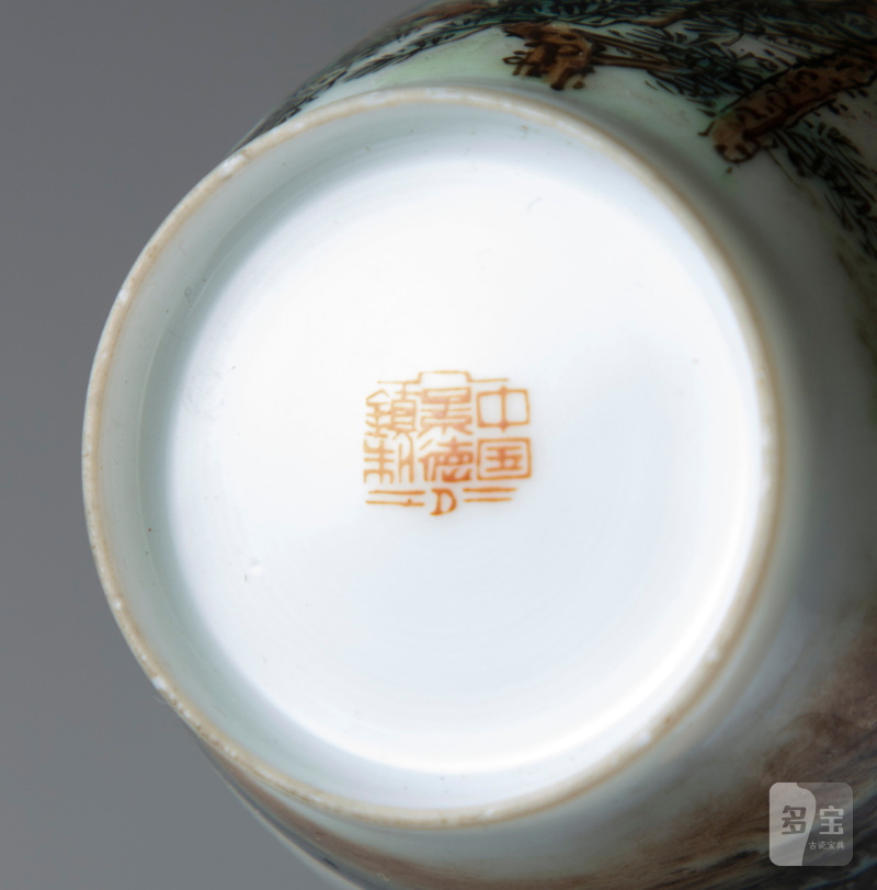 Two famille-rose 'landscape' vases, Republic period and an iron-red and gilt-decorated water pot, Mark and period of Guangxu - 图5